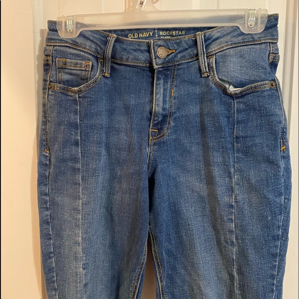 Old Navy. size 2. no rip jeans